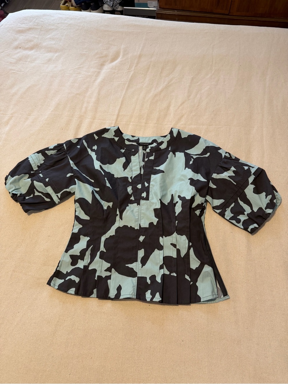 Banana Republic Mint and Black Patterned Blouse